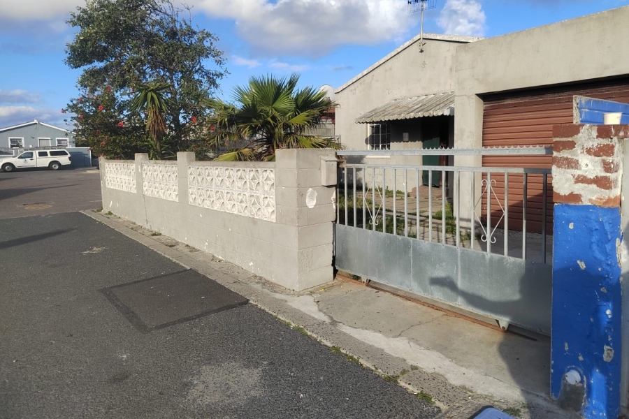 3 Bedroom Property for Sale in Eastridge Western Cape